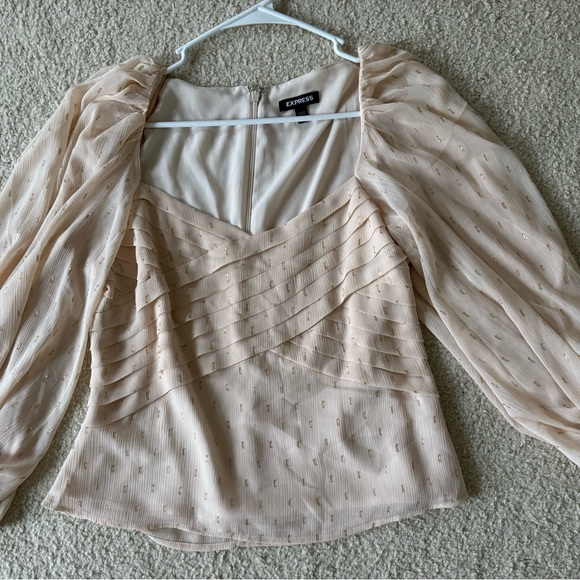 New without tag Express pleated balloon sleeve wrap top - Picture 2 of 2